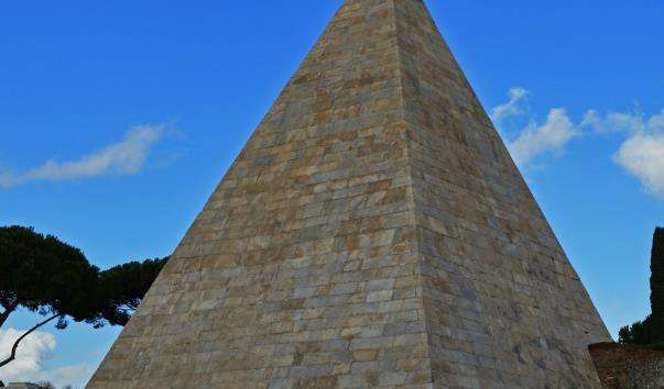Піраміда Цестия