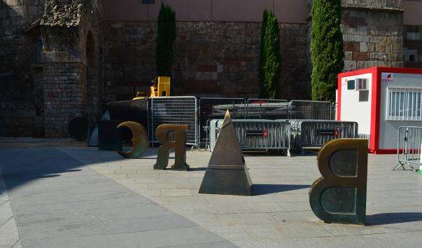 Скульптура «Барсіно» в Барселоні