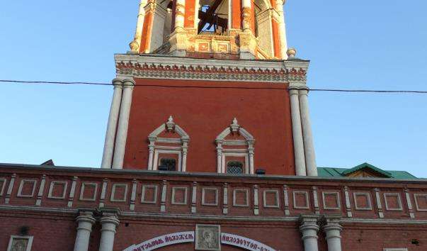 Надбрамна церква Покрови Пресвятої Богородиці Високо-Петровського монастиря