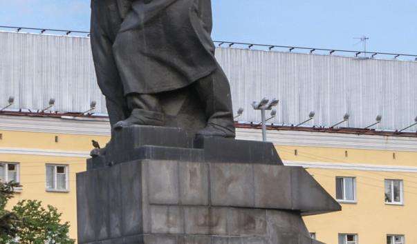 Памятник воїнам-танкістам і трудівникам в Єкатеринбурзі
