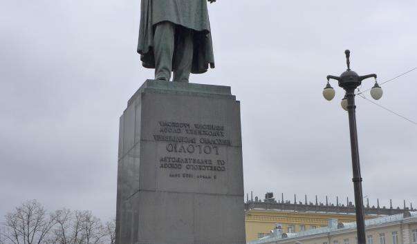Памятник М. В. Гоголя