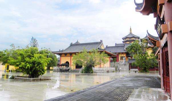 Буддійський Храм-Монастир у Боао