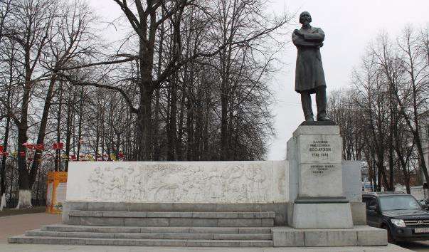 Памятник М. А. Некрасову