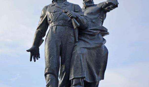 Памятник воїнам-танкістам і трудівникам в Єкатеринбурзі