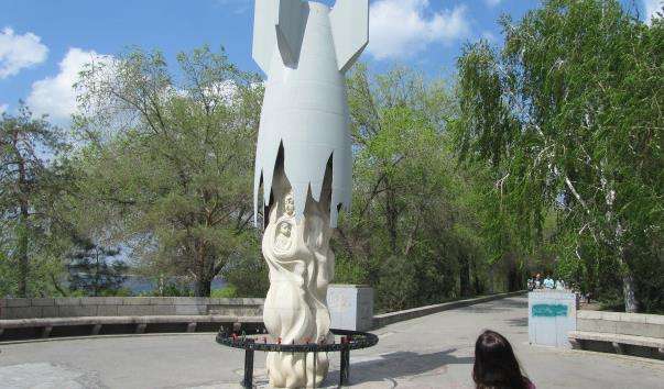 Памятник мирному населенню у Волгограді