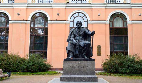 Памятник В. С. Тургенєву
