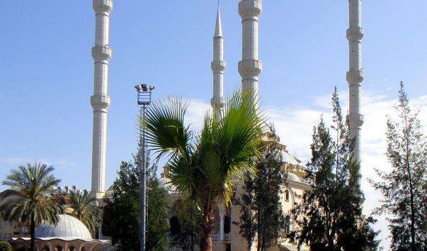 Мечеть Merkez Kulliye Camii