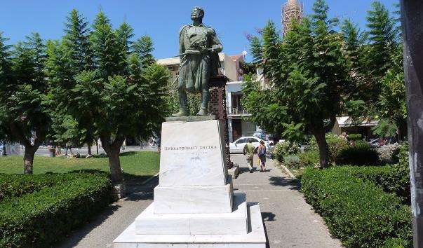 Памятник Костису Ямбудакису в Ретімнон
