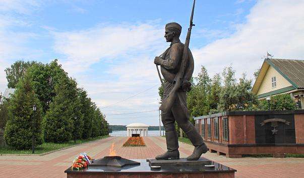 Памятник Бронзовий солдат