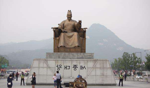 Статуя короля Сечжона