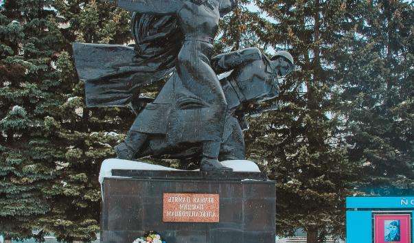Памятник воїнам-александровцам, полеглим під час Великої Вітчизняної війни