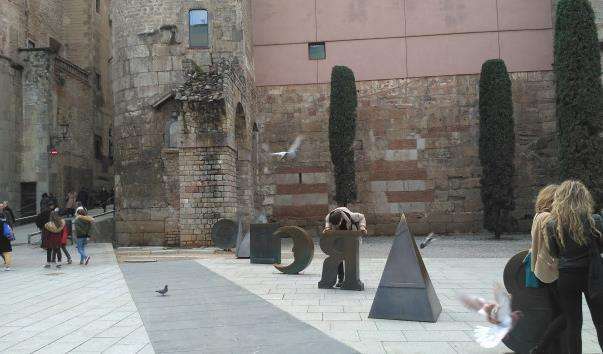 Скульптура «Барсіно» в Барселоні