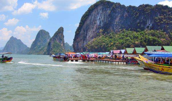 Плаваюча село Koh Panyi