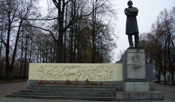 Памятник М. А. Некрасову