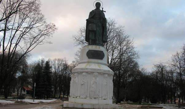 Памятник Святої Рівноапостольної Великої княгині Ольги