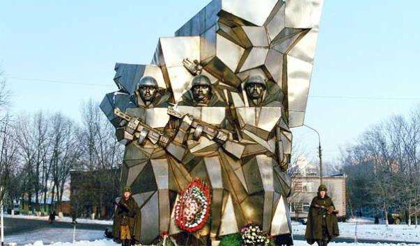 Памятник Подільським курсантам