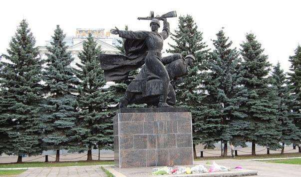 Памятник воїнам-александровцам, полеглим під час Великої Вітчизняної війни