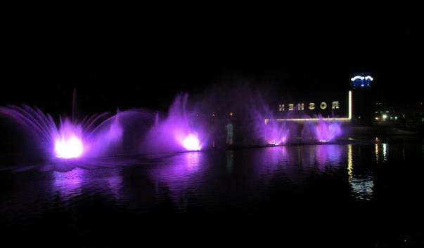 Вінницький світломузичний фонтан Рошен