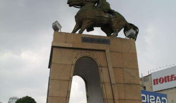 Памятник Тран Нгуен