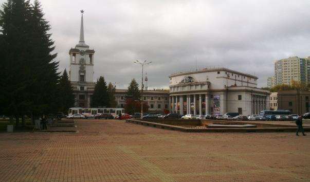 Площа Радянської Армії в Єкатеринбурзі