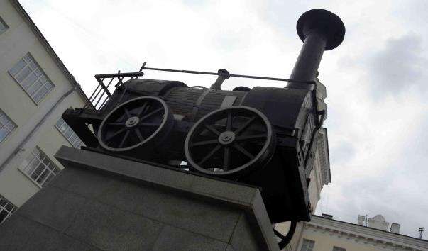 Памятник першому паровоза в Єкатеринбурзі