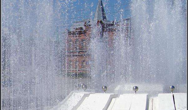 Світломузичний фонтан на театральній площі в Омську