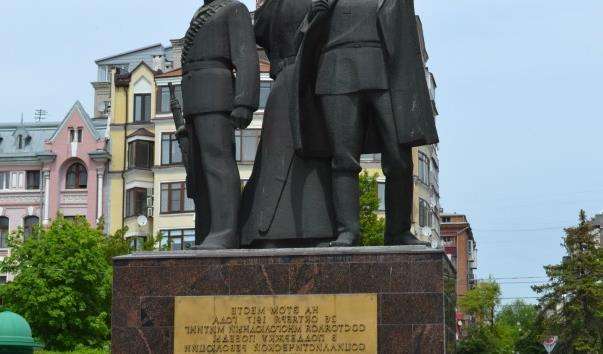 Памятник на честь приходу Радянської влади