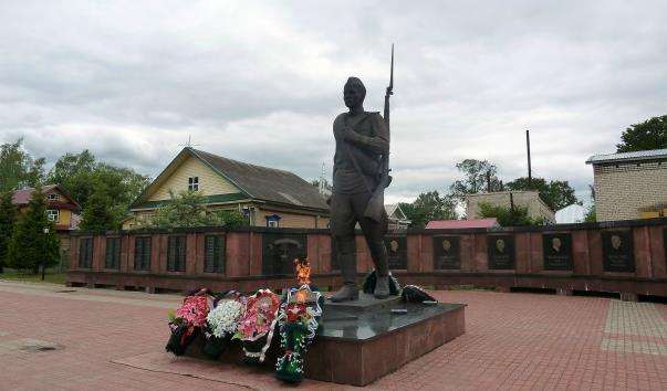 Памятник Бронзовий солдат