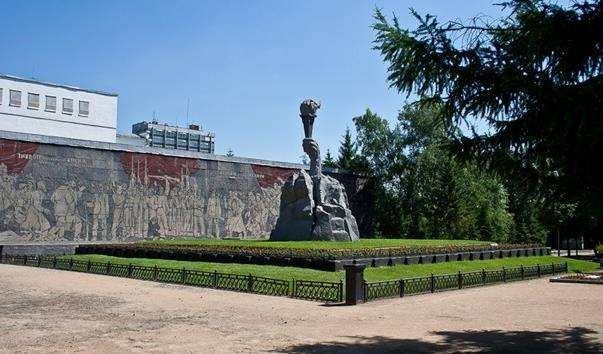 Памятник героям Революції