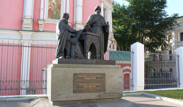 Памятник ченцям-просвітителів братів Лихудам