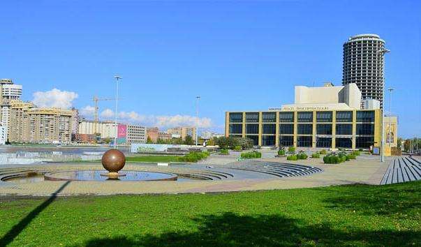 Жовтнева площа в Єкатеринбурзі