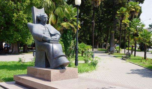Памятник Д. І. Гуліа