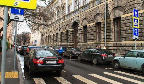 Великий Патріарший Провулок у Москві