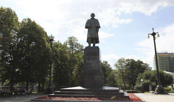 Памятник М. В. Гоголя