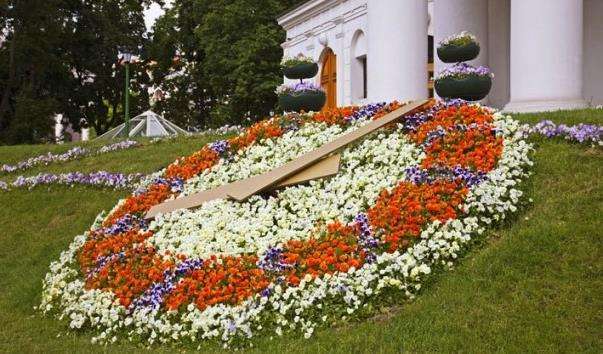 Квітковий годинник у Мінську
