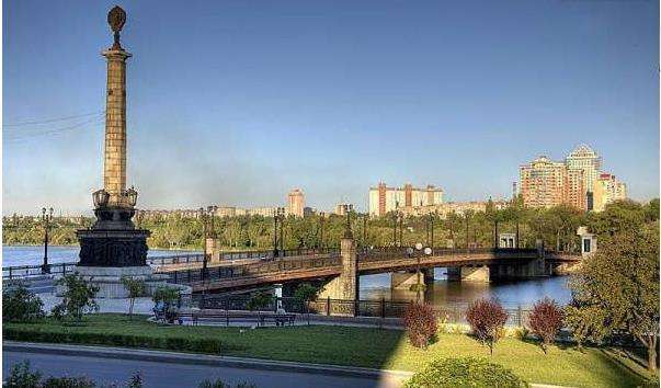 Набережна річки Кальміус