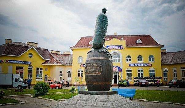 Памятник Огірку
