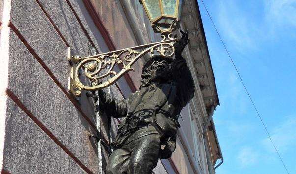 Памятник ліхтарникові