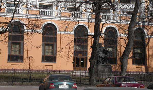 Памятник В. С. Тургенєву