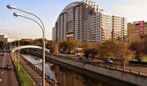 Русаковська набережна у Москві