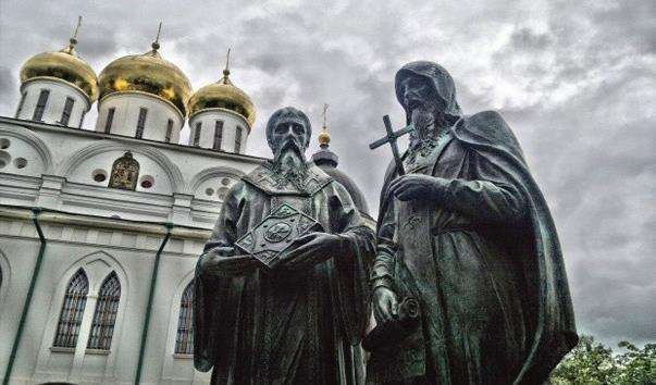 Памятник Кирилу і Мефодію в Дмитрові