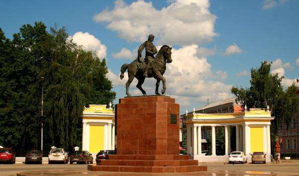 Памятник князю Олегу Рязанському