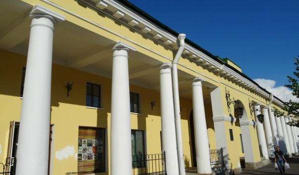 Гостинний двір в Кронштадті