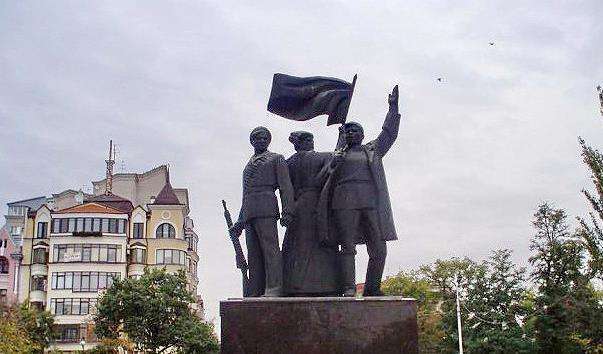 Памятник на честь приходу Радянської влади