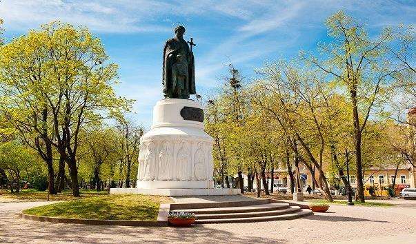 Памятник Святої Рівноапостольної Великої княгині Ольги