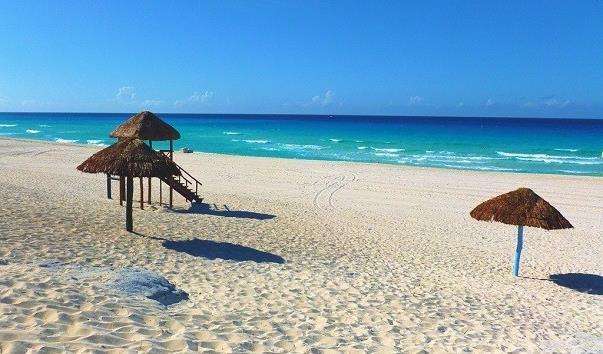 Пляж Playa Delfines