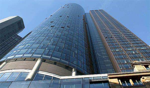 Хмарочос Main Tower