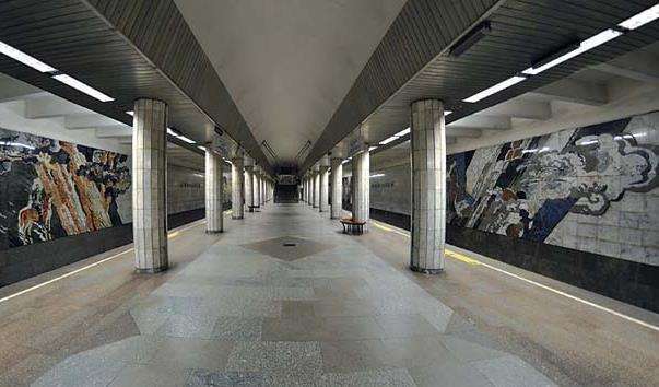 Станція метро Сибірська