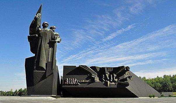 Меморіал «Твоїм визволителям, Донбас»