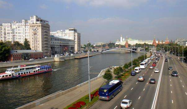 Пречистенська набережна у Москві